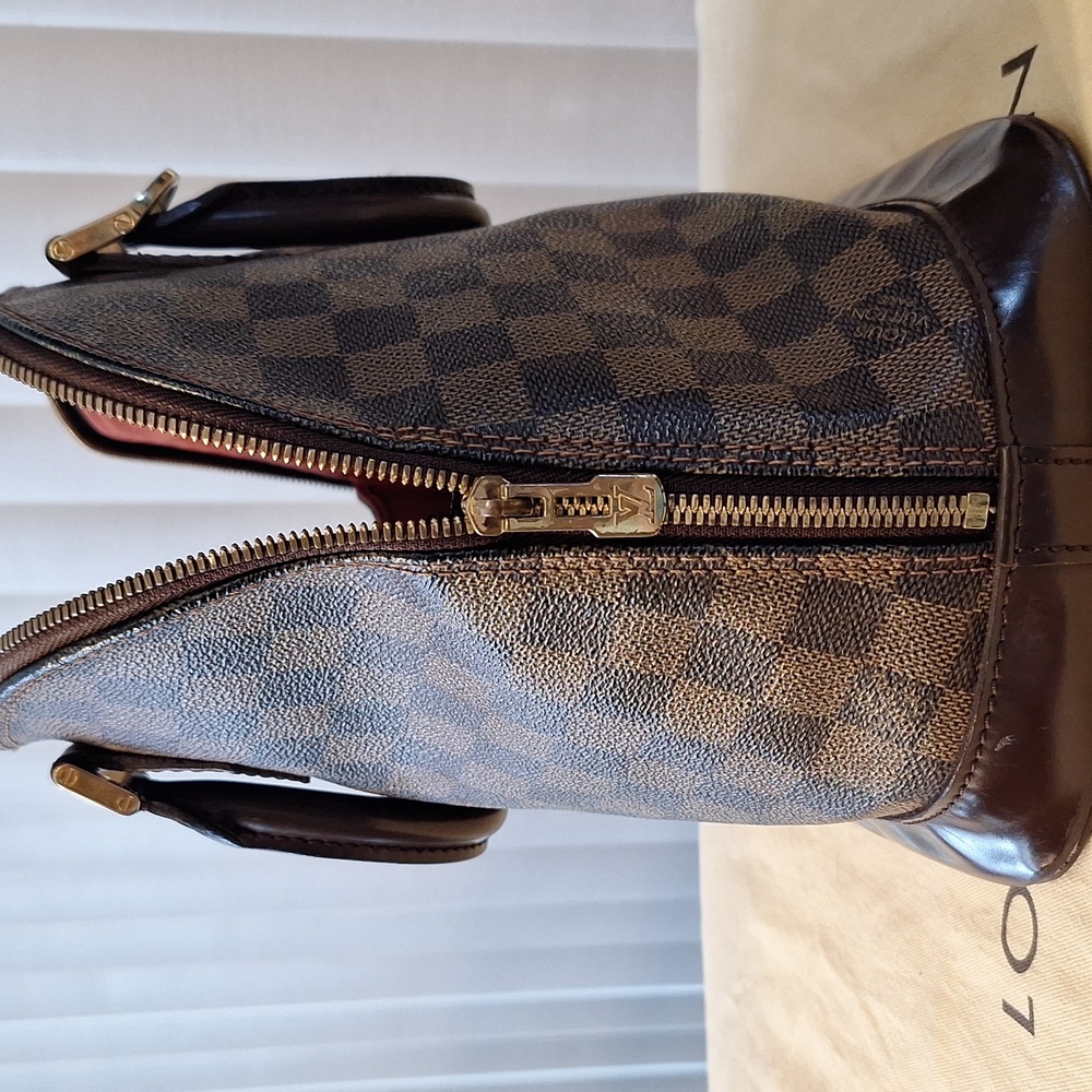 Louis Vuitton Alma - Picture 8 of 16